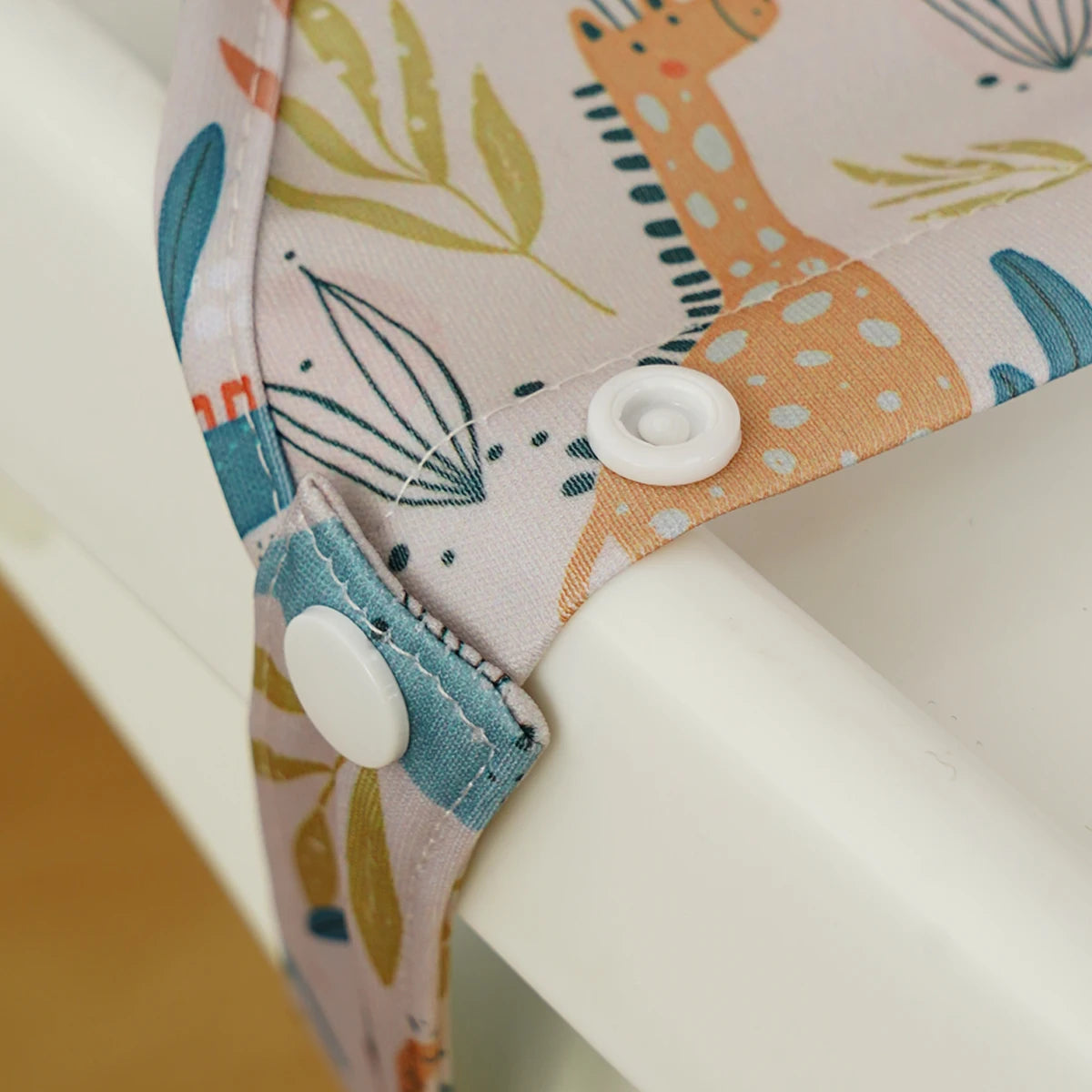 Elinfant Waterproof Baby Feeding Bibs, Cute Design Long Sleeve Mess-proof Apron Bibs